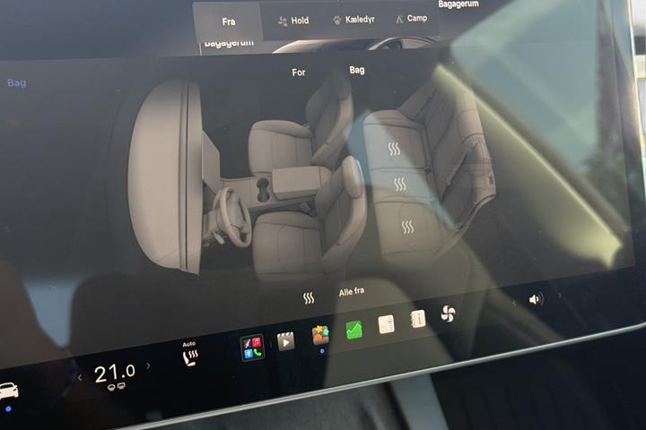 Grå Tesla Model 3 fra 2022