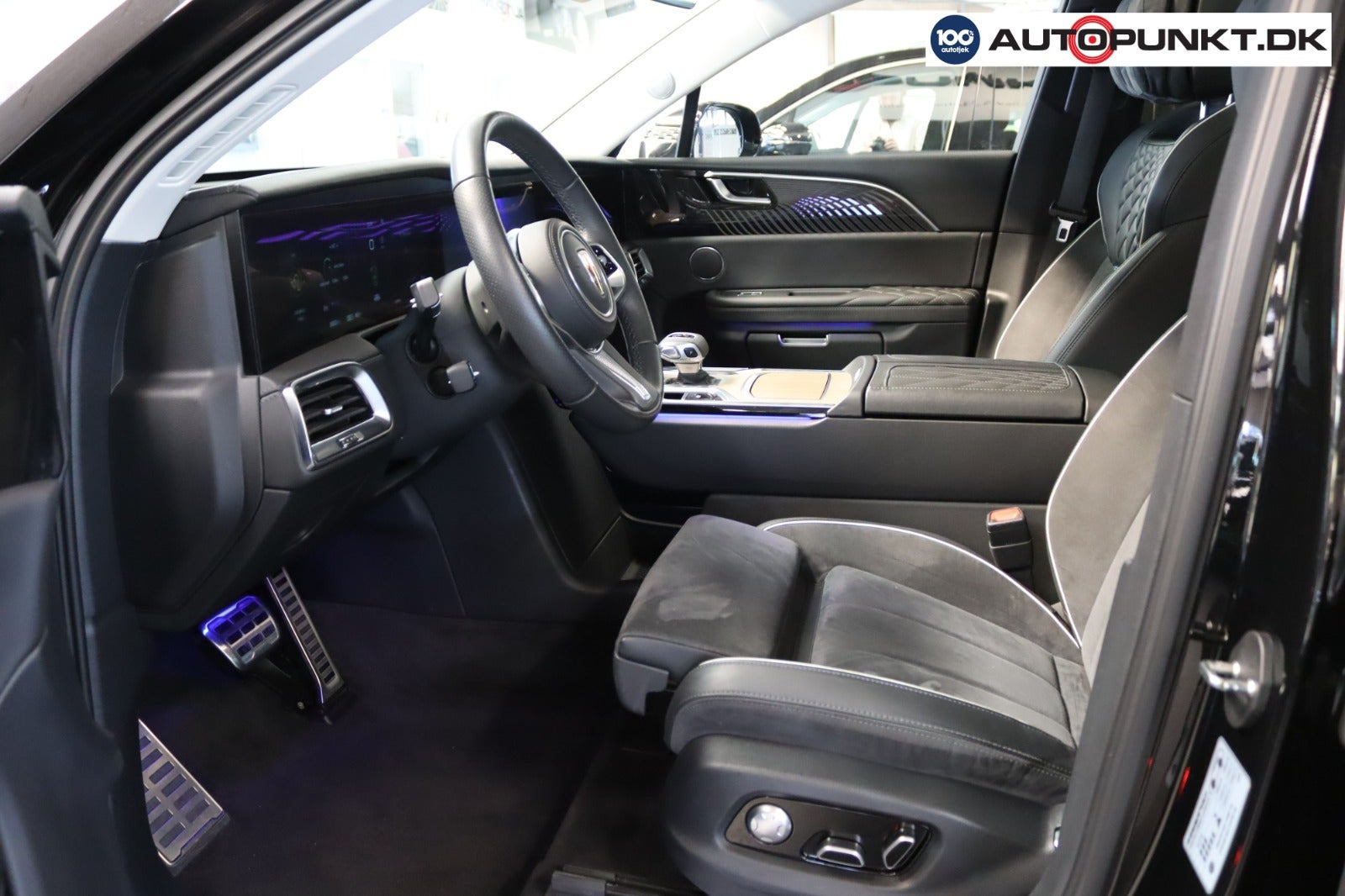 Sort Hongqi E-HS9 fra 2024