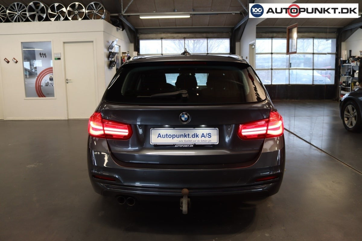Grå BMW 320d fra 2018