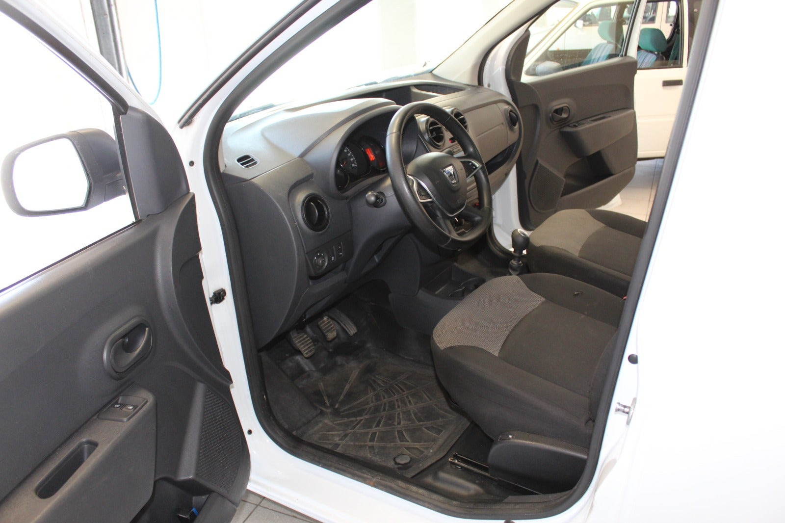 Hvid Dacia Dokker fra 2019