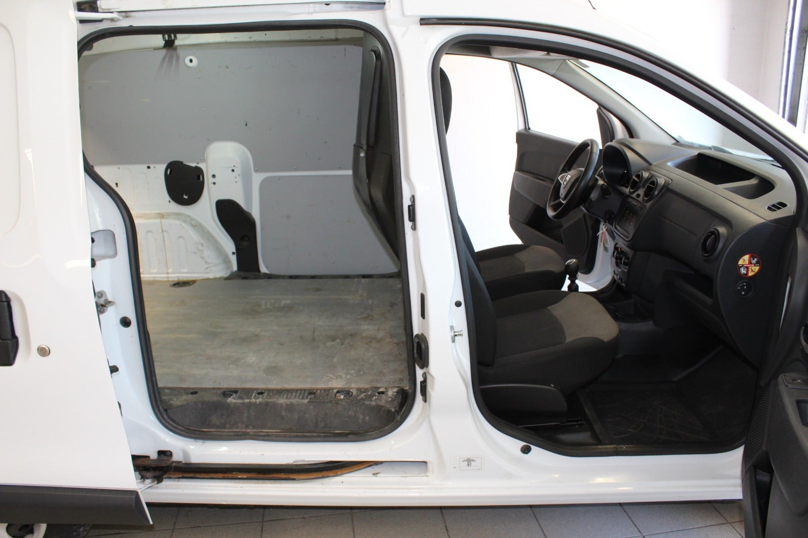 Hvid Dacia Dokker fra 2019