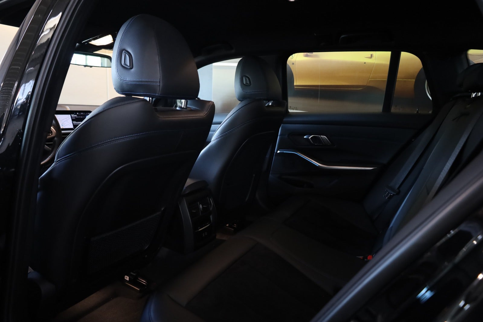 Sort BMW 330e fra 2022