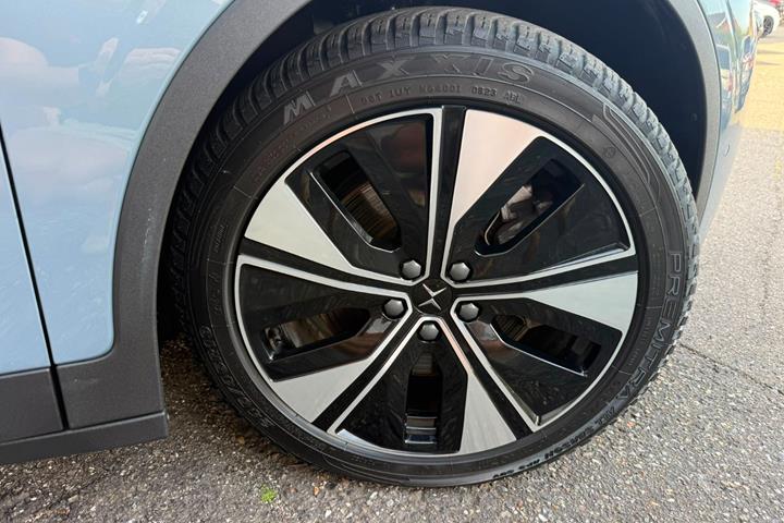 Grå Polestar 2 fra 2023