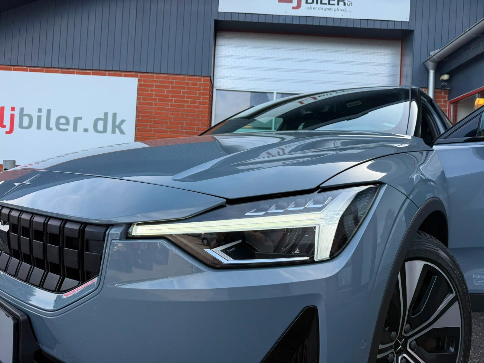 Grå Polestar 2 fra 2023