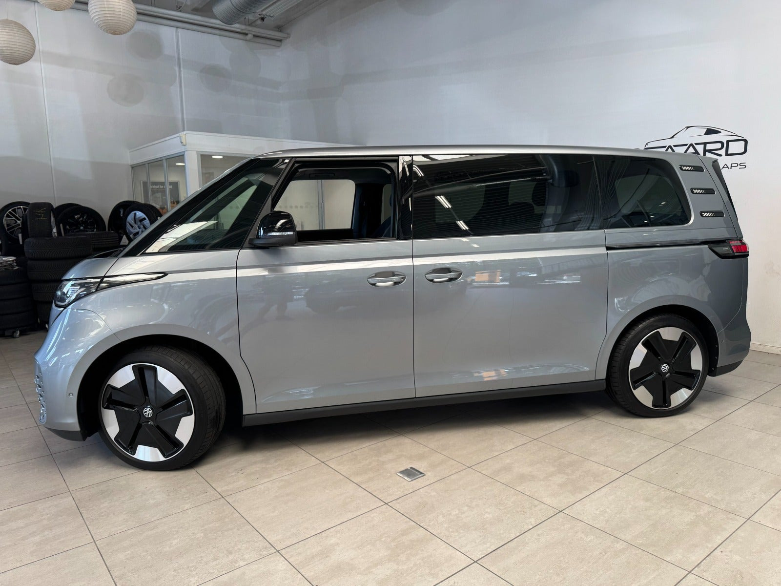 Grå VW ID.Buzz fra 2025