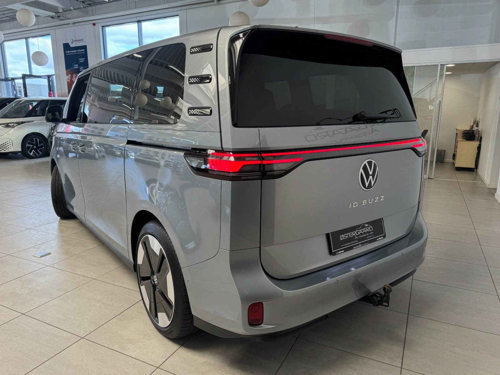 Grå VW ID.Buzz fra 2025