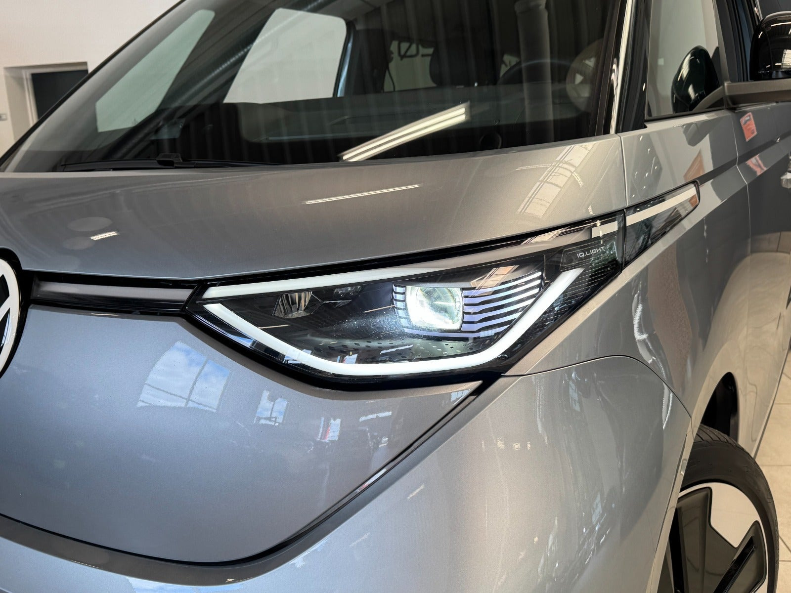Grå VW ID.Buzz fra 2025