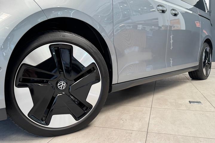 Grå VW ID.Buzz fra 2025