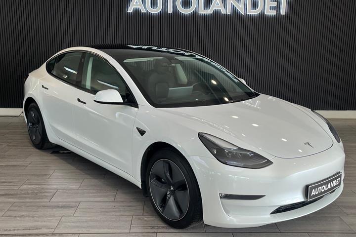 Hvid Tesla Model 3 fra 2023