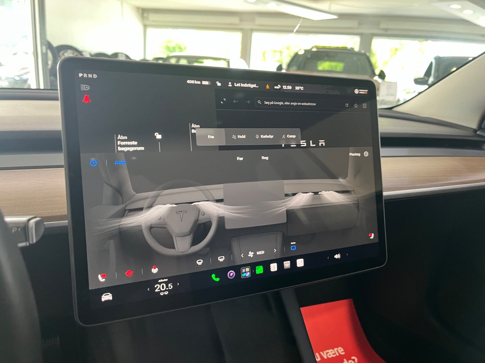 Hvid Tesla Model 3 fra 2023
