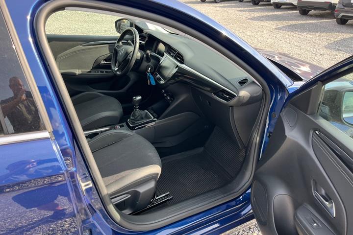 Blå Opel Corsa fra 2020