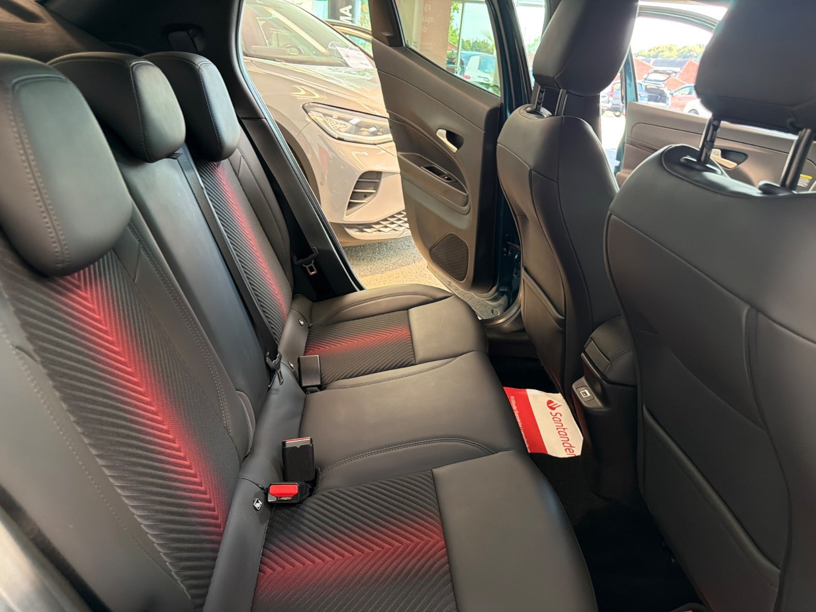 Blå Alfa Romeo Junior fra 2025