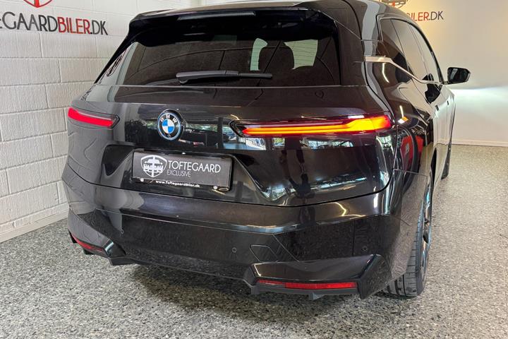 Sort BMW iX fra 2023