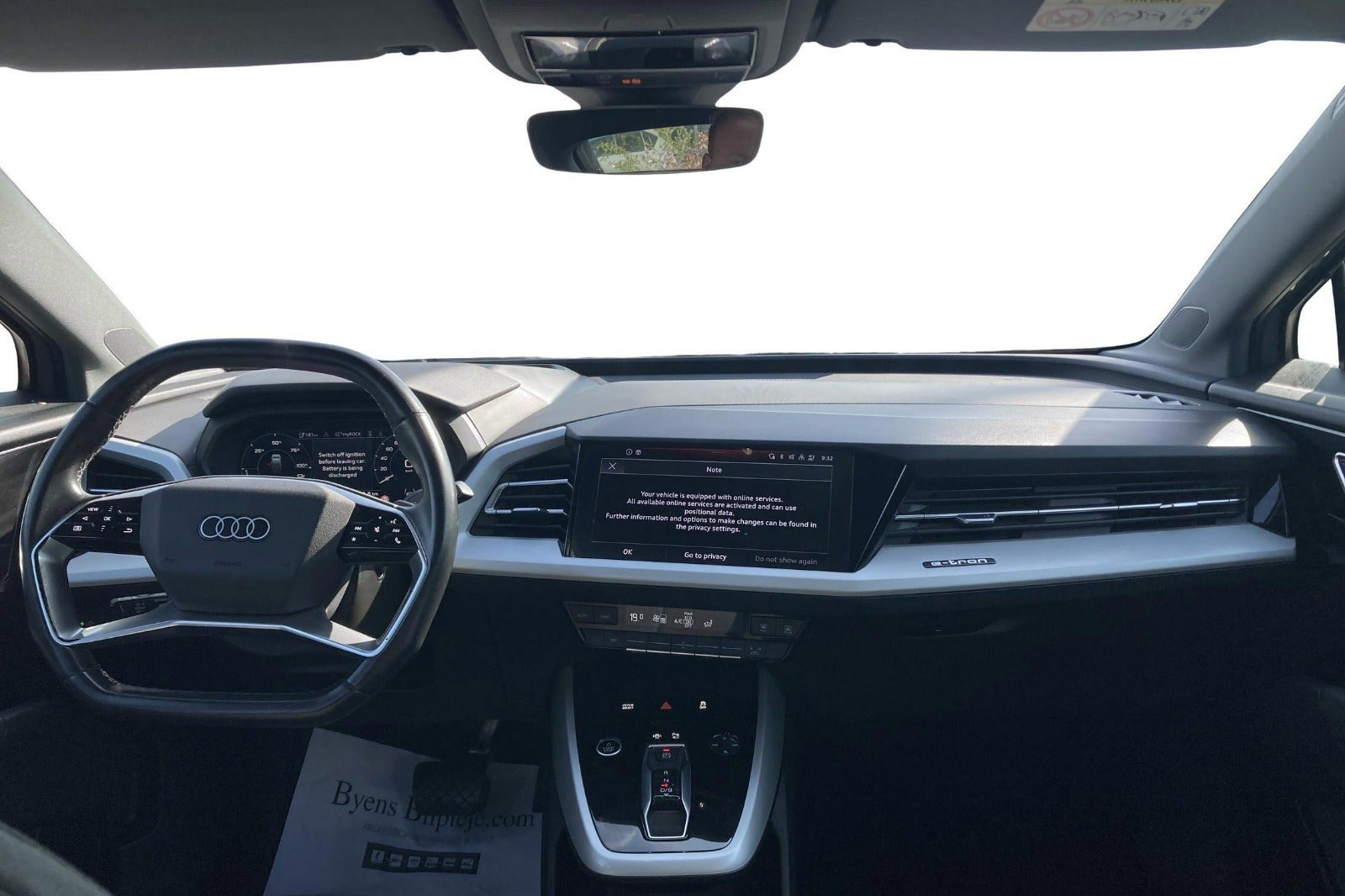 Grå Audi Q4 e-tron fra 2023