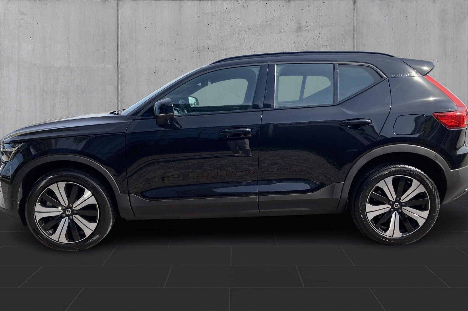 Sort Volvo XC40 fra 2023
