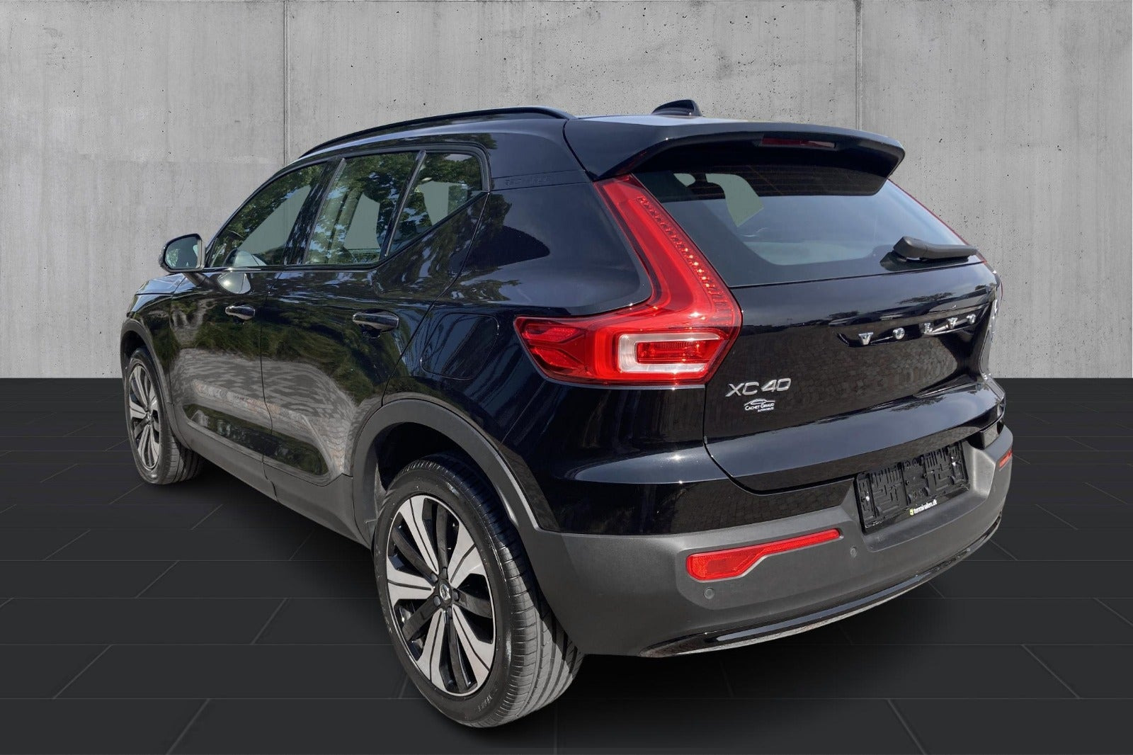 Sort Volvo XC40 fra 2023