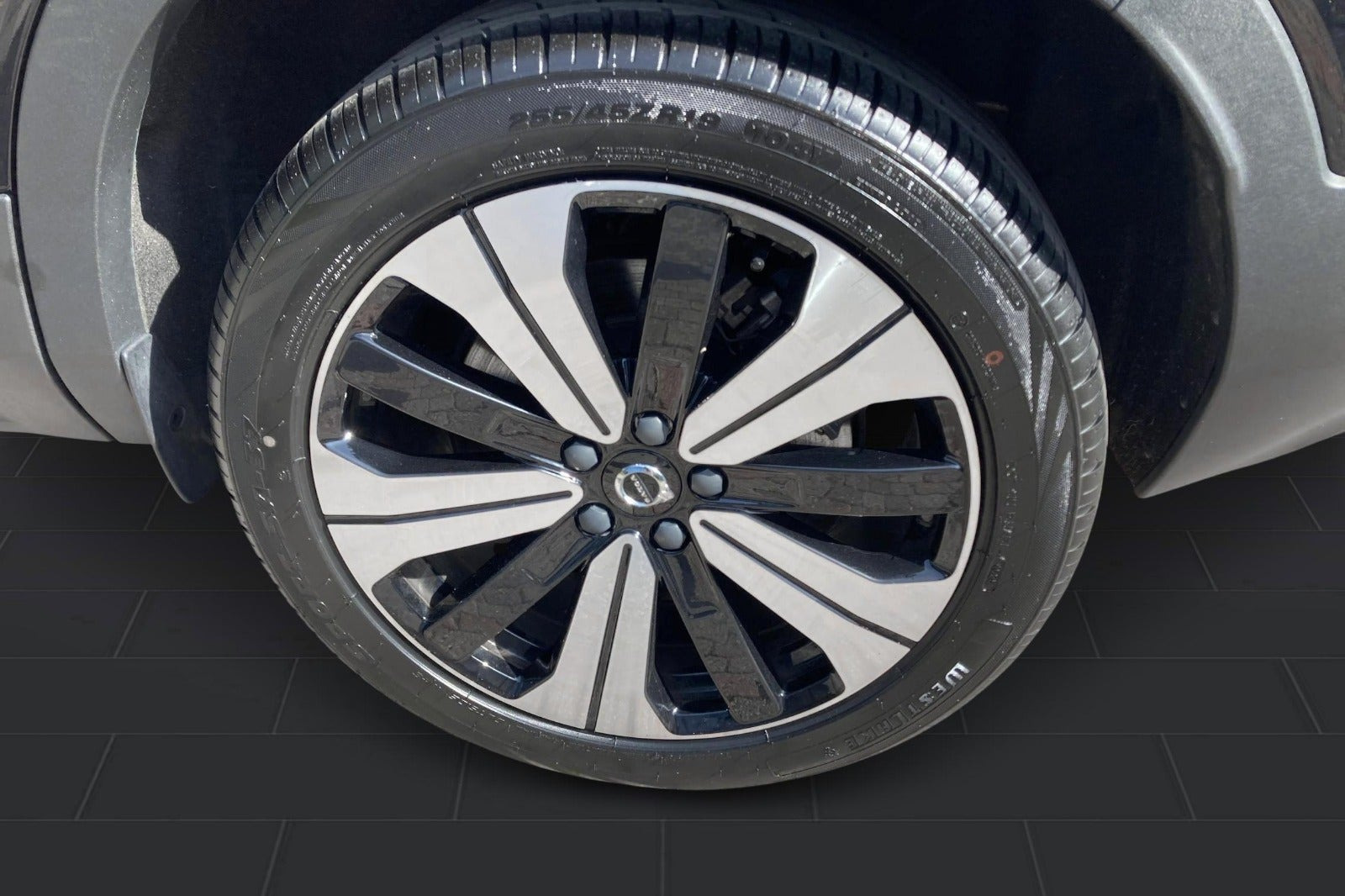 Sort Volvo XC40 fra 2023