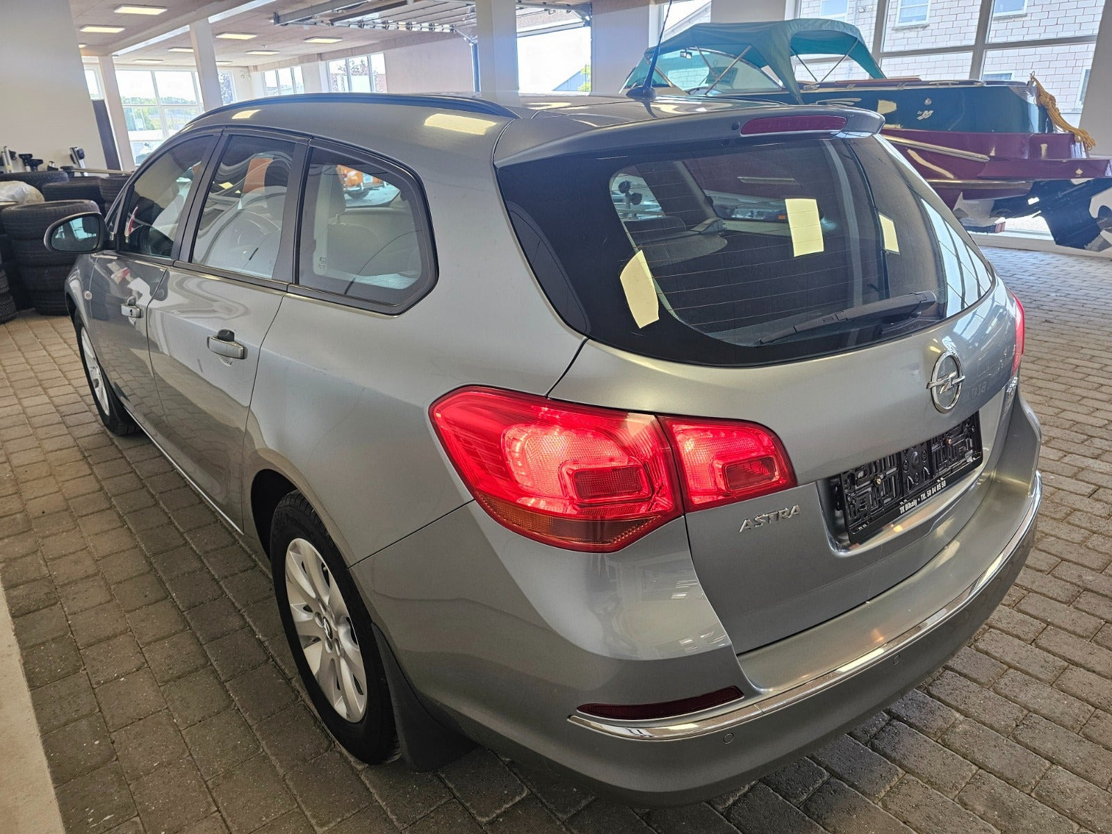 Sølv Opel Astra fra 2015