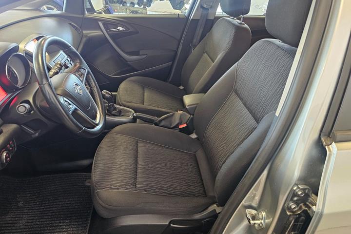 Sølv Opel Astra fra 2015