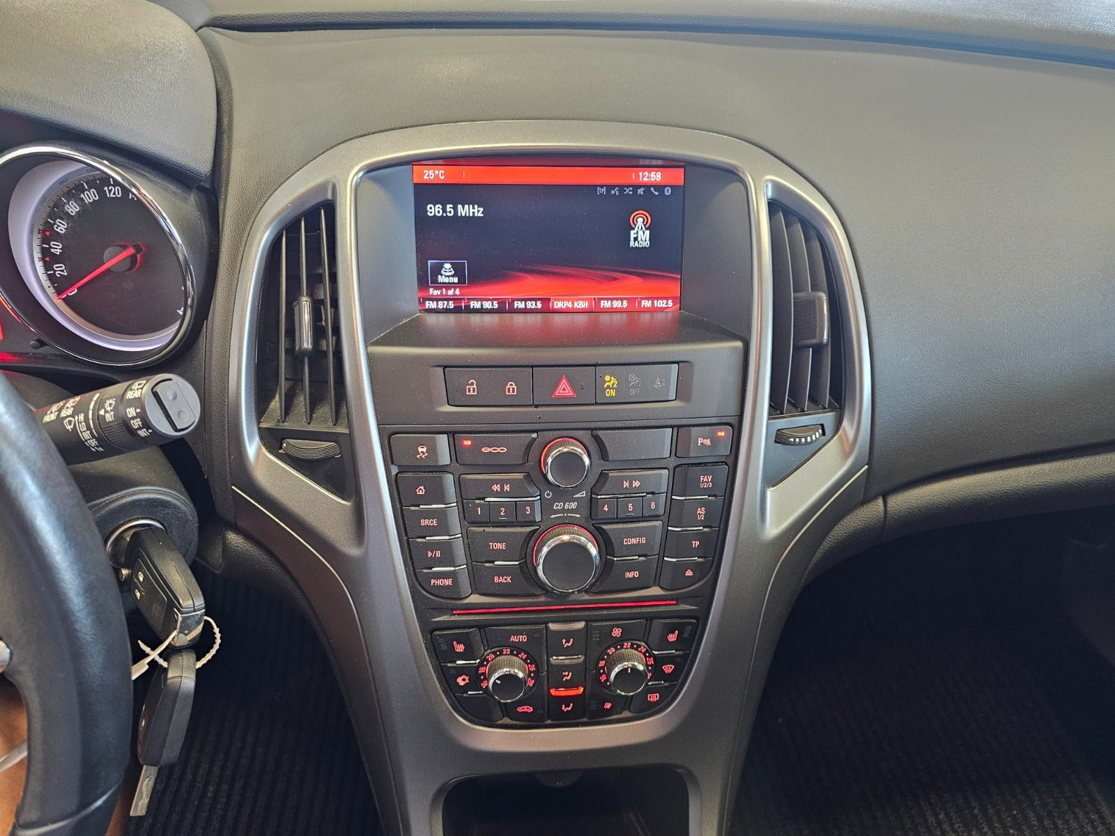 Sølv Opel Astra fra 2015
