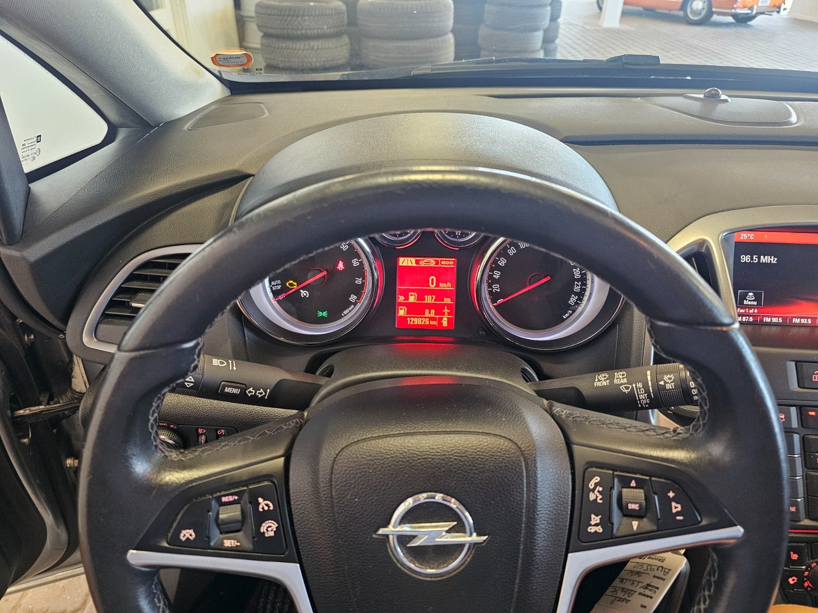 Sølv Opel Astra fra 2015