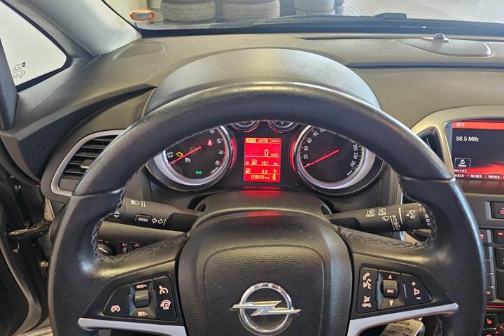 Sølv Opel Astra fra 2015