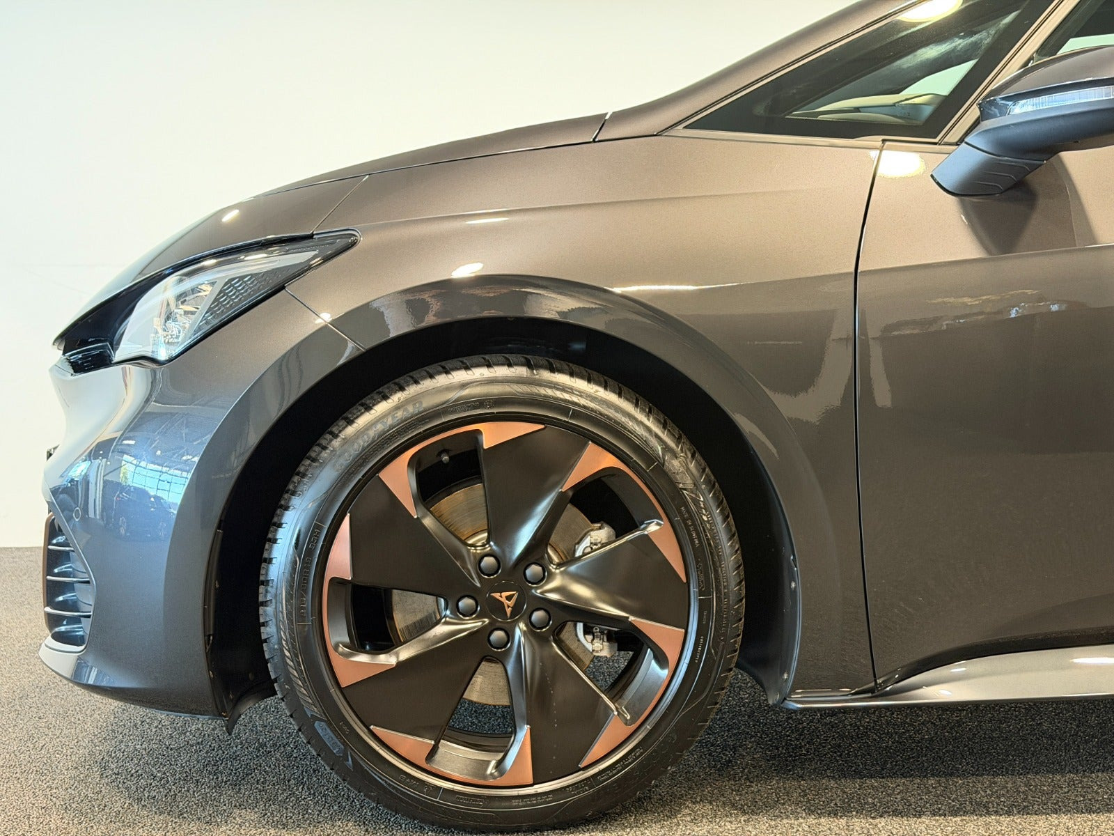 Grå Cupra Born fra 2024