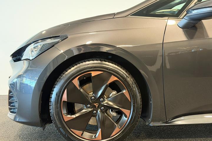 Grå Cupra Born fra 2024