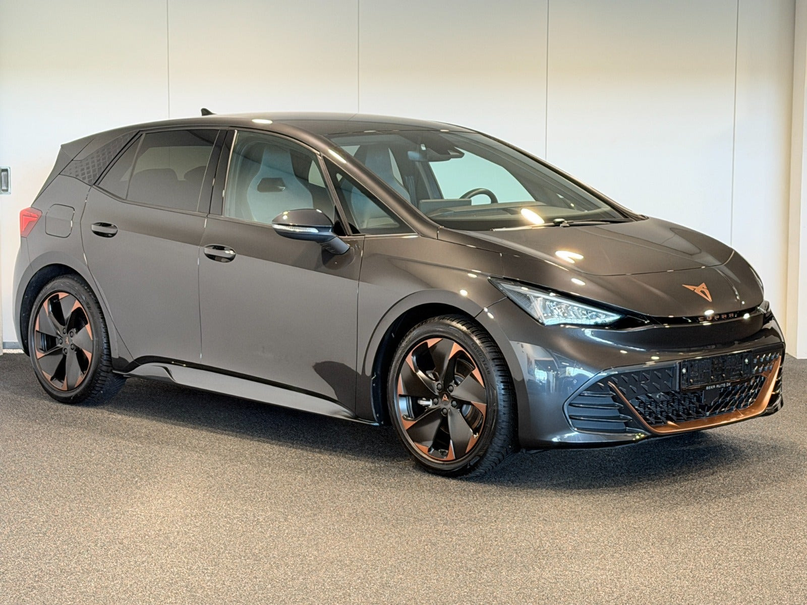 Grå Cupra Born fra 2024