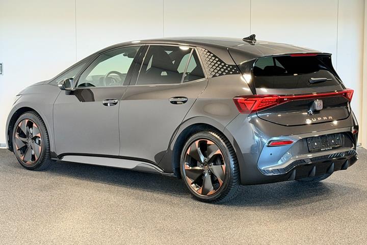 Grå Cupra Born fra 2024