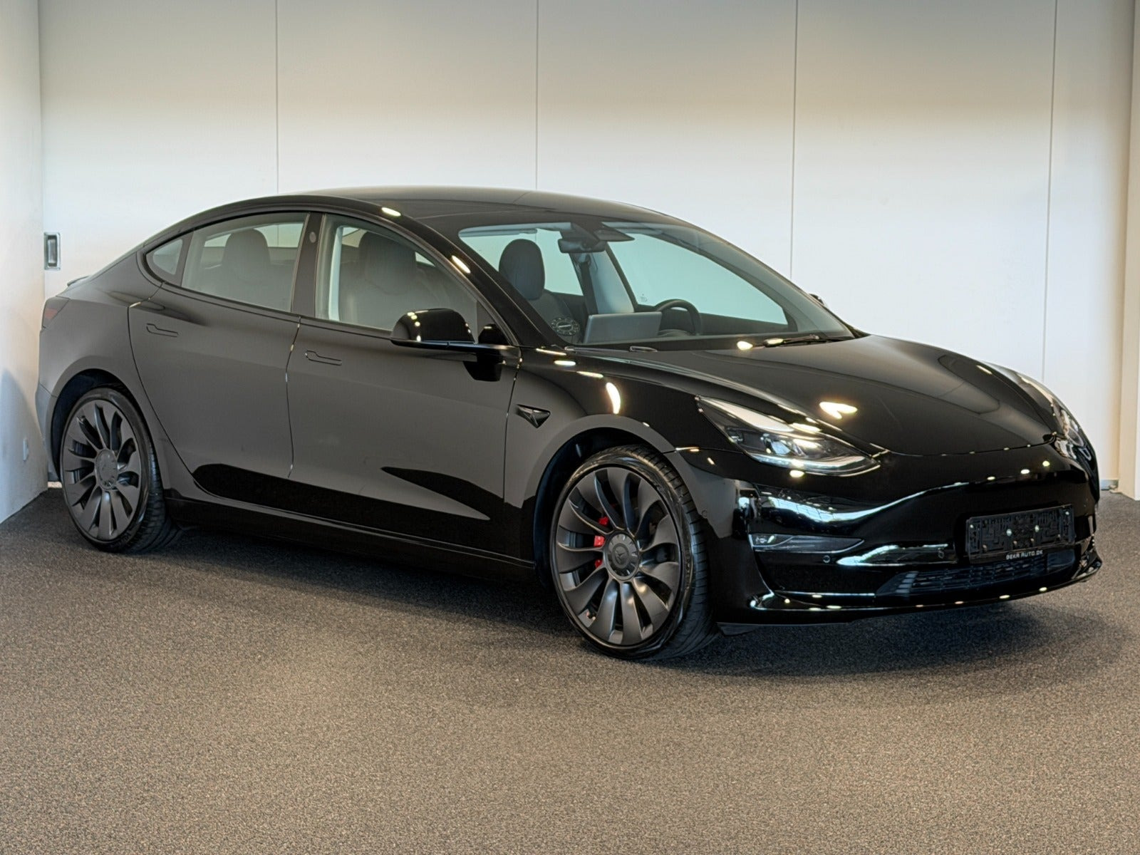 Sort Tesla Model 3 fra 2022