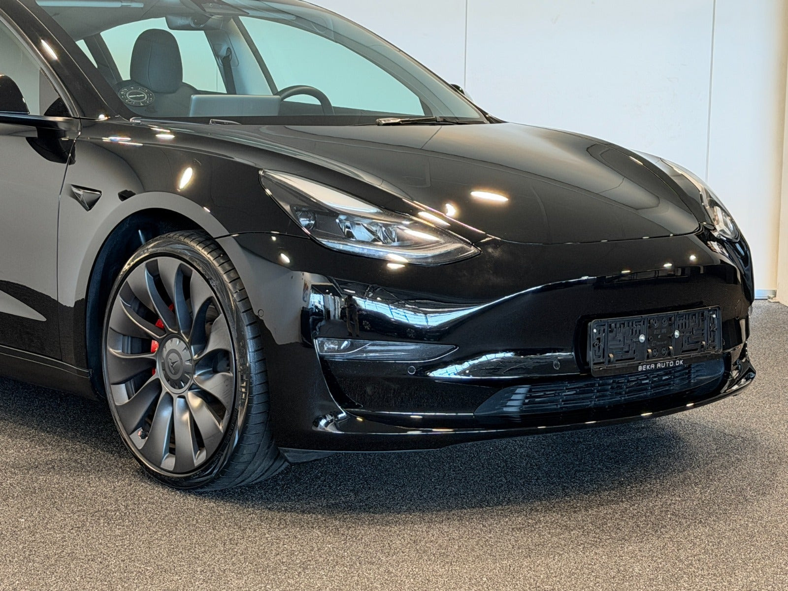 Sort Tesla Model 3 fra 2022