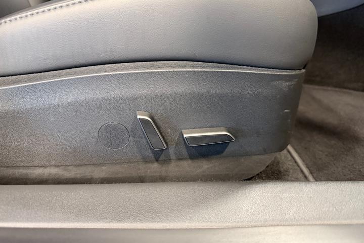 Sort Tesla Model 3 fra 2022