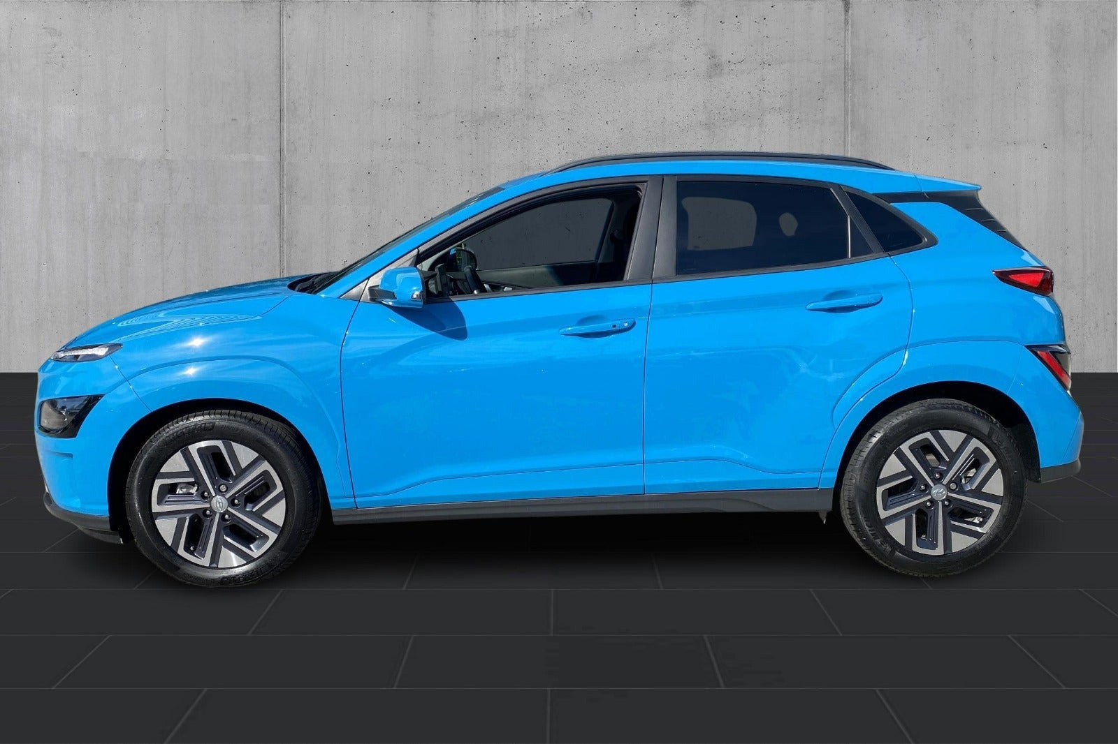 Blå Hyundai Kona fra 2022