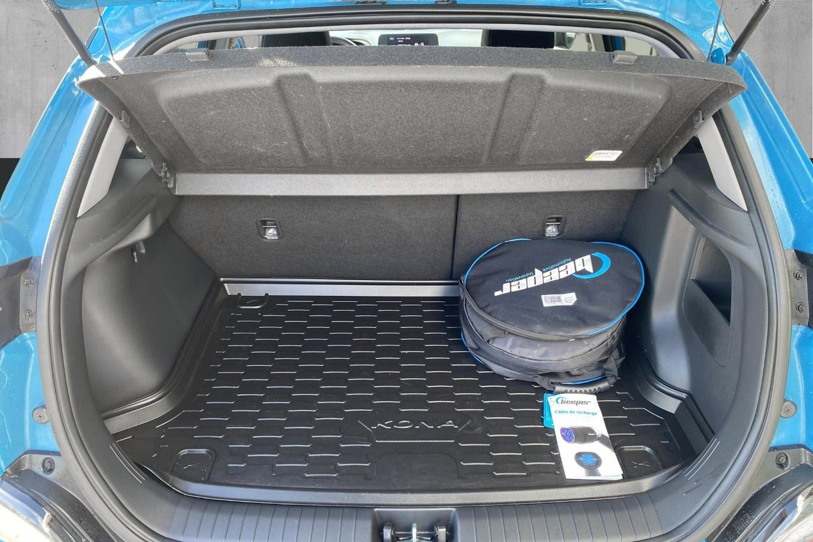 Blå Hyundai Kona fra 2022