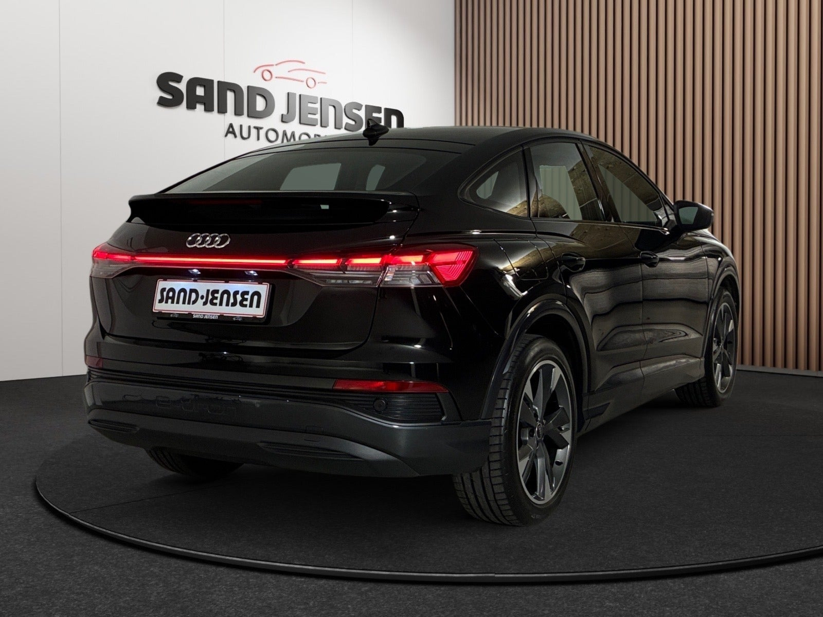 Sort Audi Q4 e-tron fra 2024