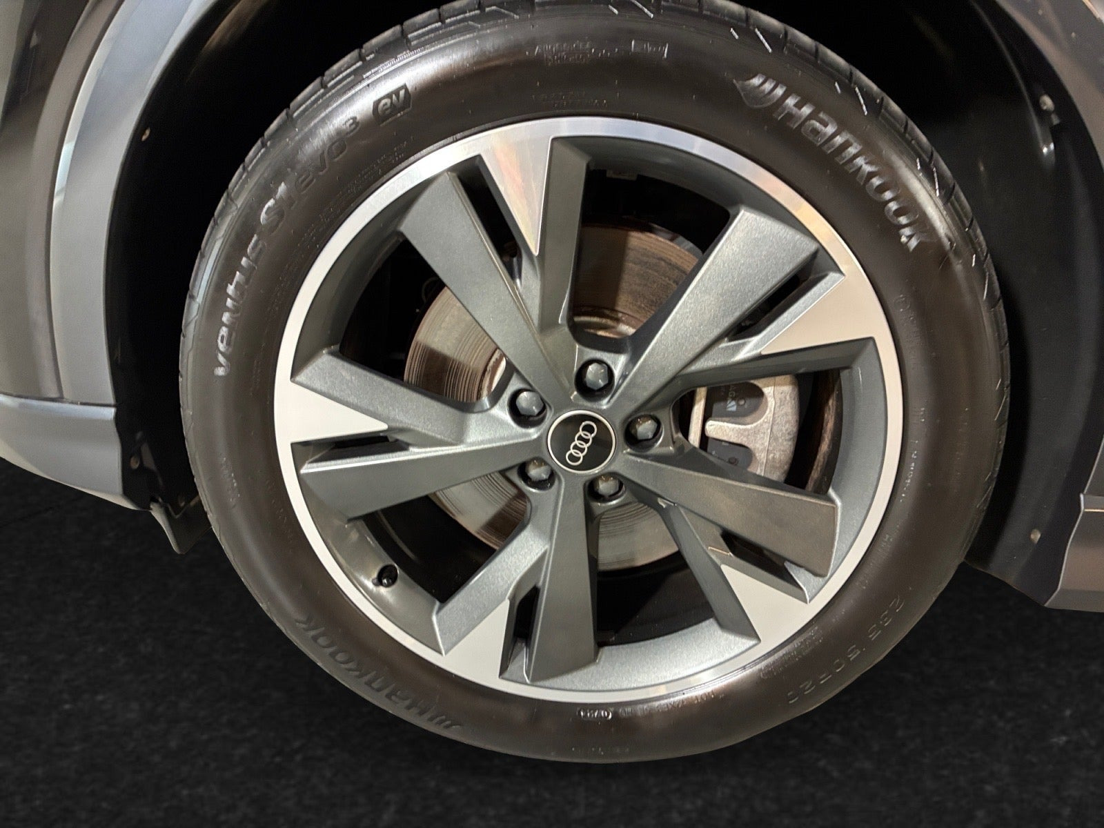 Sort Audi Q4 e-tron fra 2024