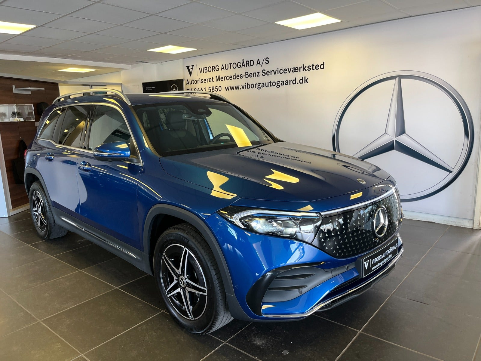 Blå Mercedes EQB250+ fra 2026