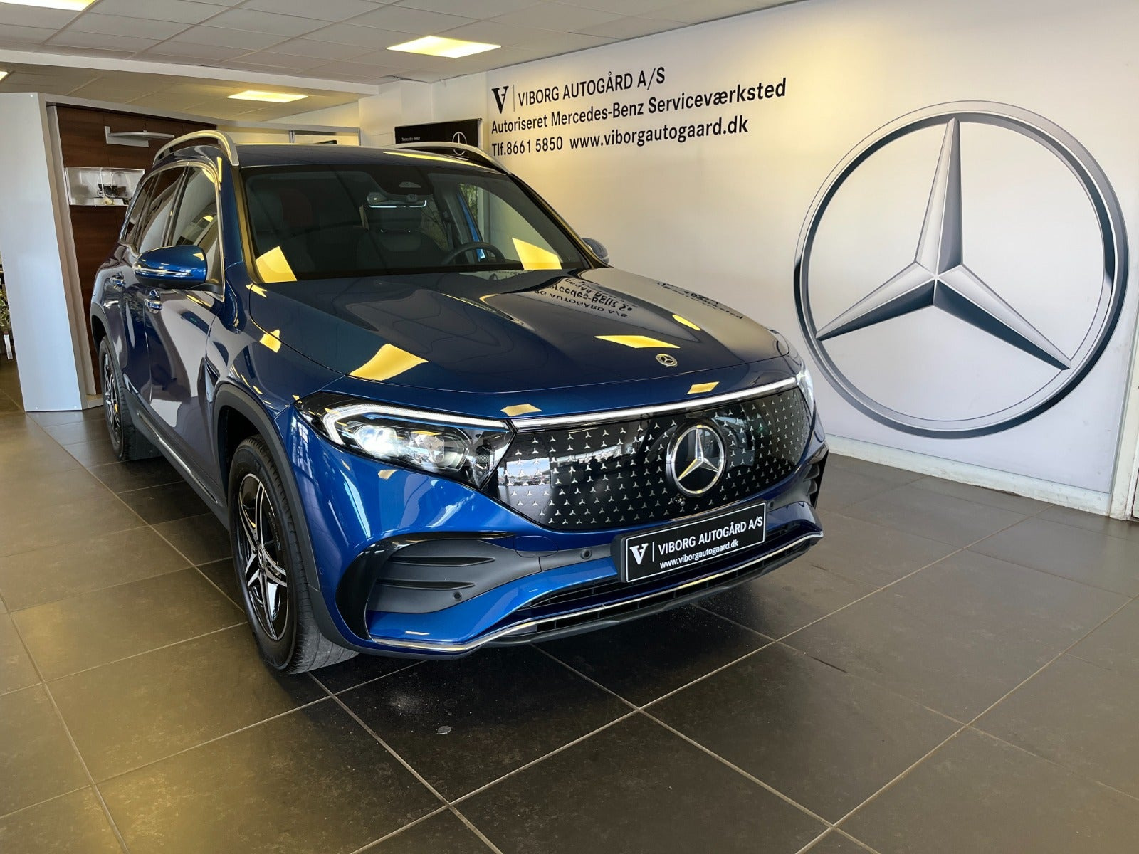 Blå Mercedes EQB250+ fra 2026