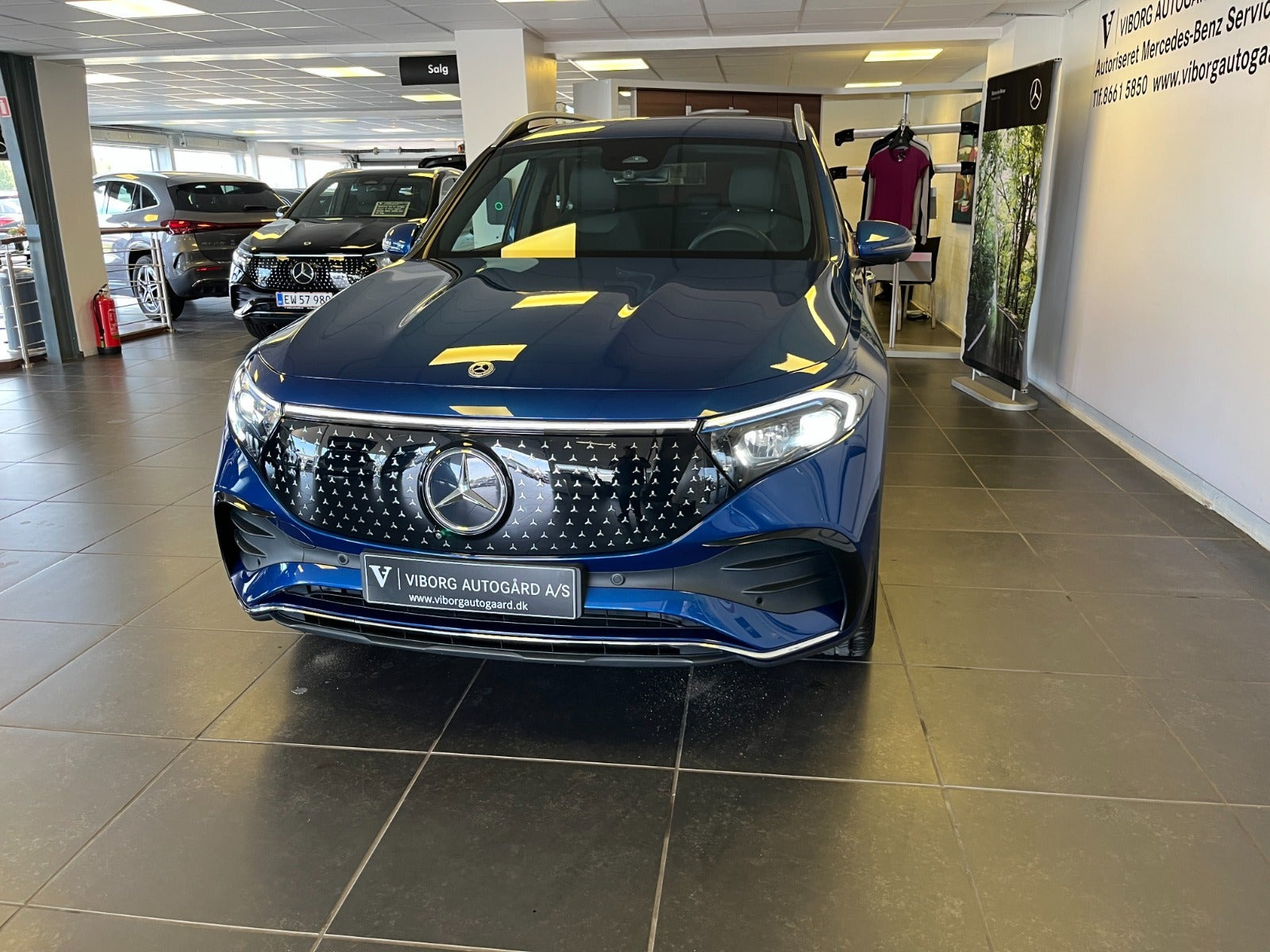 Blå Mercedes EQB250+ fra 2026