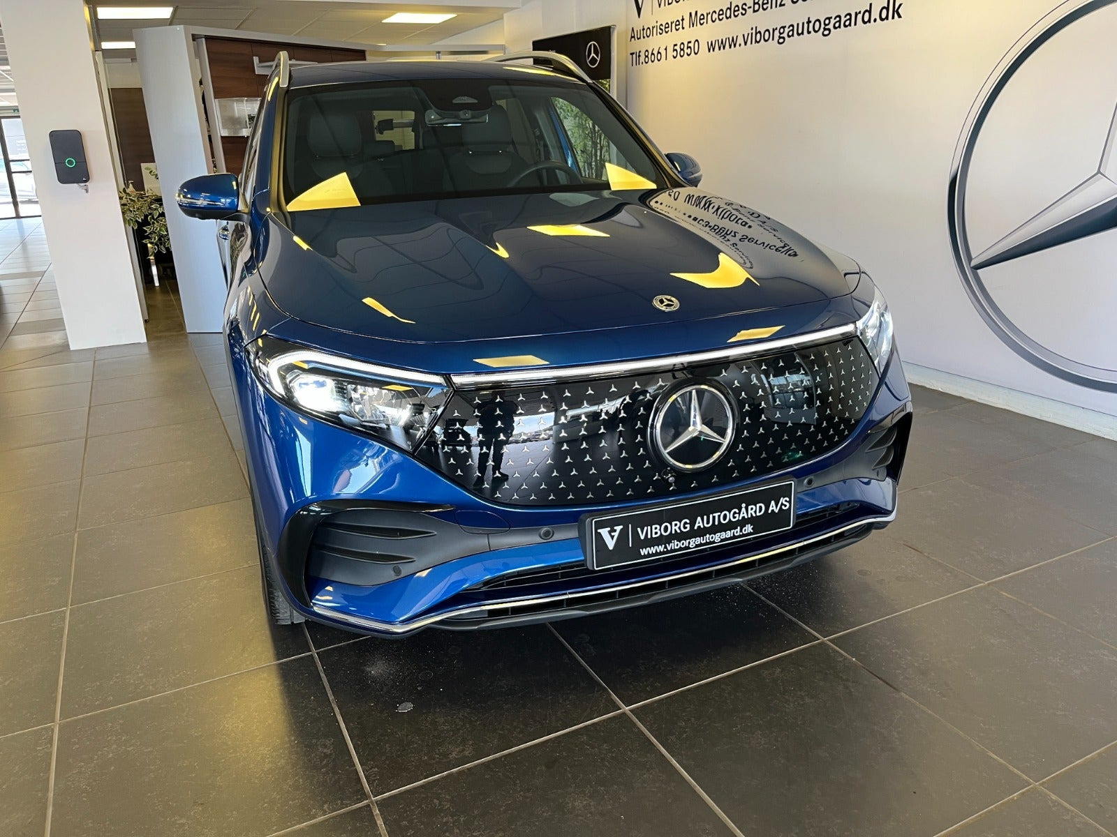 Blå Mercedes EQB250+ fra 2026