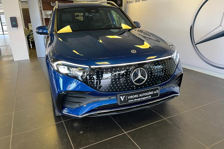 Blå Mercedes EQB250+ fra 2026