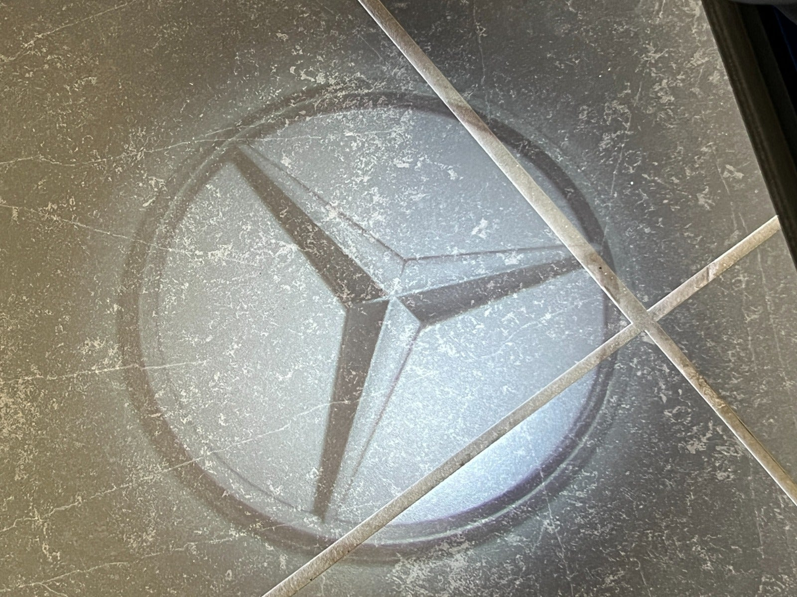 Blå Mercedes EQB250+ fra 2026