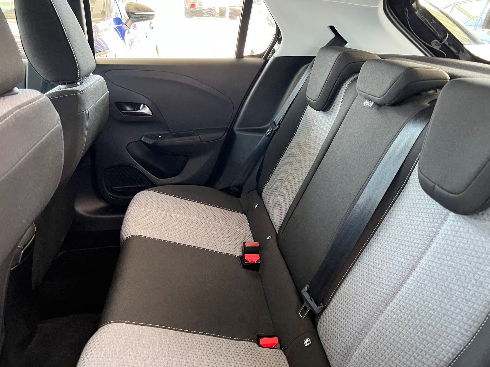 Sort Opel Corsa-e fra 2024