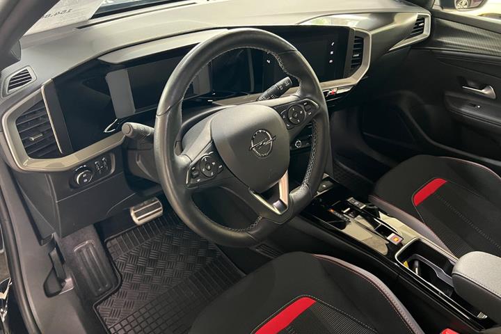 Sort Opel Mokka-e fra 2023
