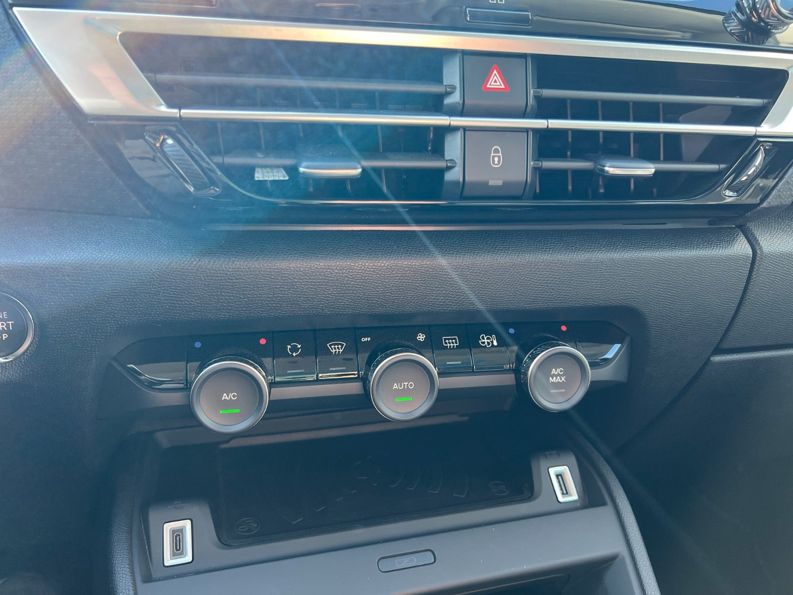 Grå Citroën ë-C4 X fra 2024