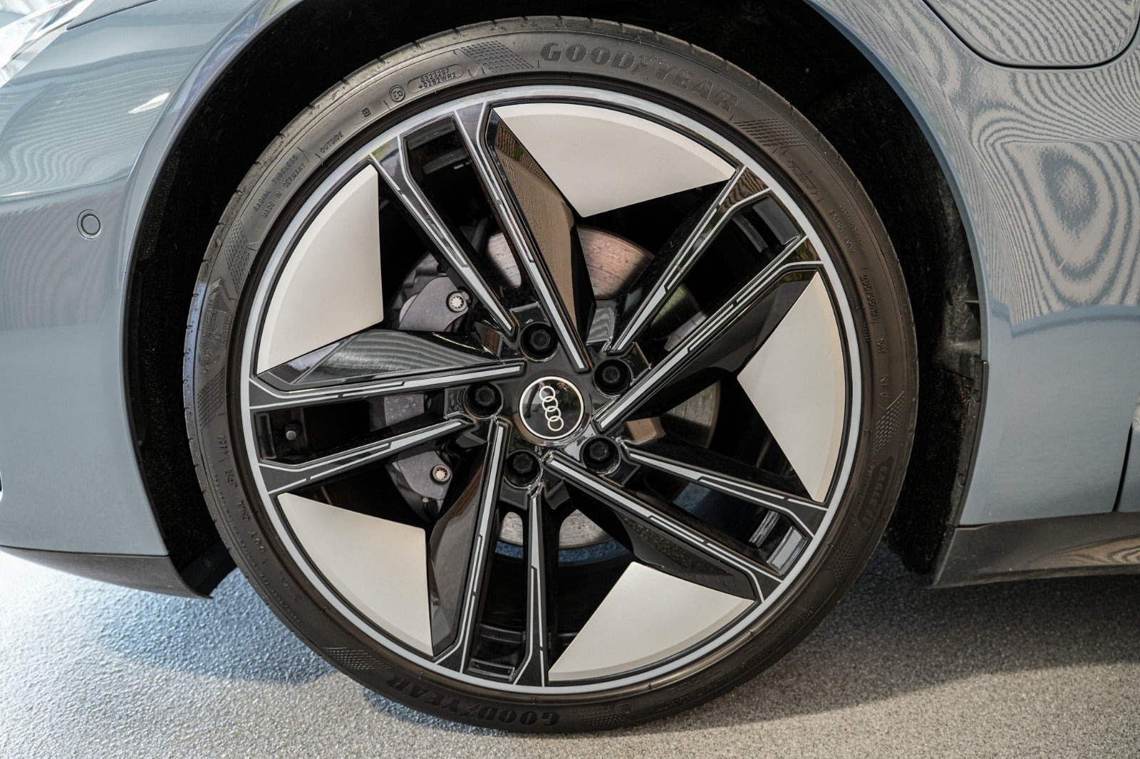 Blå Audi e-tron GT fra 2022