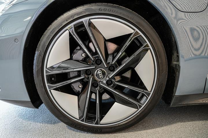 Blå Audi e-tron GT fra 2022