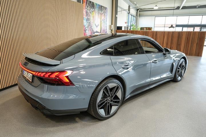 Blå Audi e-tron GT fra 2022