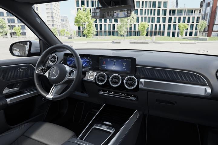 Sølv Mercedes EQB250+ fra 2025